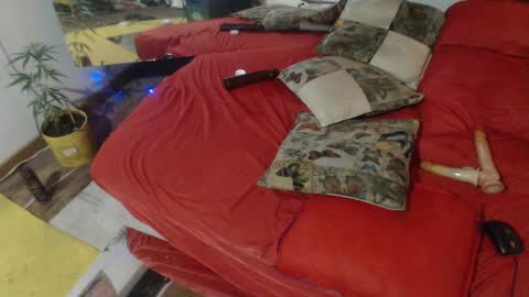 Laye19 online show from March 1, 2025, 1:43 am