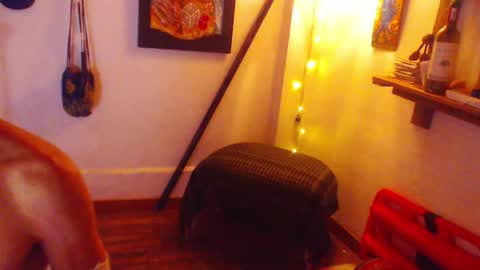 Laye19 online show from September 25, 2025, 2:04 am