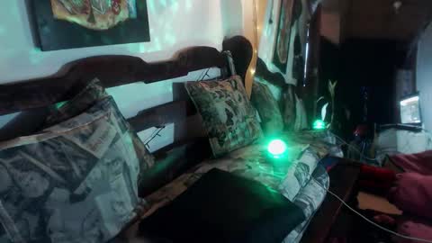 Laye19 online show from October 11, 2025, 10:08 pm