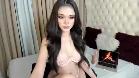 Snapshot of layla497182 chatting on September 19, 2025, 2:29 pm Valencia AND Anastasia online show from September 19, 2025, 2:29 pm