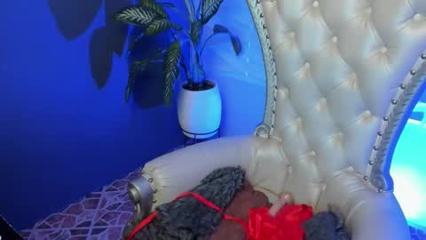 Layla online show from October 31, 2025, 12:55 am