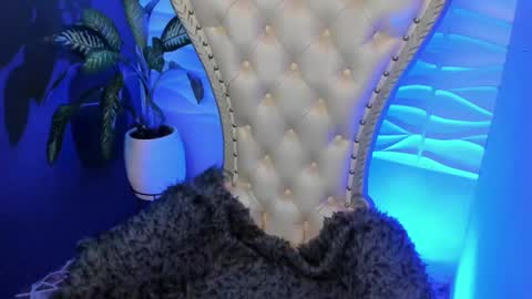 Layla online show from November 4, 2025, 1:27 am