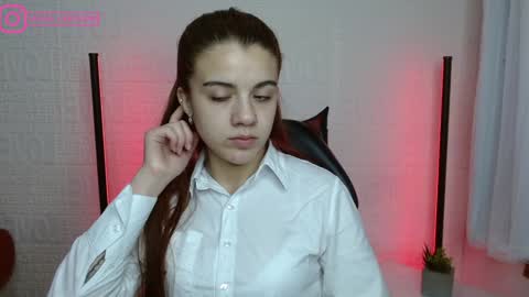 Layla online show from December 18, 2024, 2:06 pm