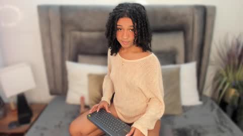 layla_clarke online show from February 28, 2025, 3:37 am