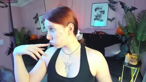 layla_glam online show from November 3, 2025, 5:31 am