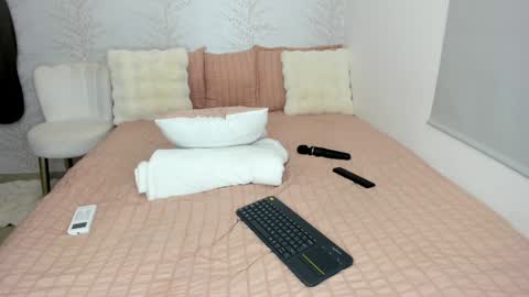 Layla Vanegas online show from December 24, 2024, 5:02 pm