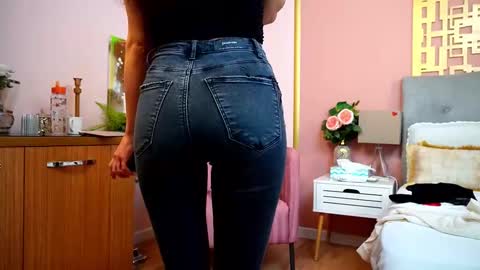 LaylaaDiamond online show from October 22, 2025, 3:40 am