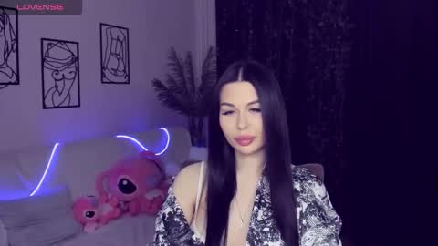 laylagreat online show from November 28, 2025, 4:42 pm