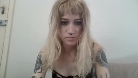 Snapshot of laylahloveless chatting on October 17, 2025, 12:47 am laylahloveless online show from October 17, 2025, 12:47 am