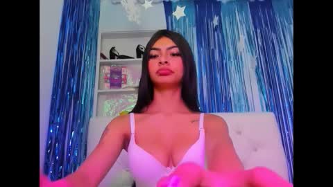 Layla online show from October 6, 2025, 2:25 pm