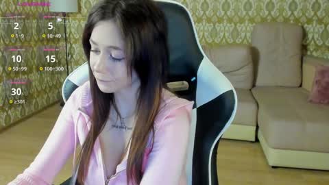 laylaura online show from May 23, 2026, 9:13 am