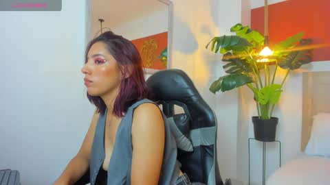 Snapshot of laylax_ chatting on April 16, 2026, 12:06 pm L A Y L A online show from April 16, 2026, 12:06 pm