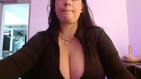 Vannessa  online show from April 8, 2026, 12:16 pm