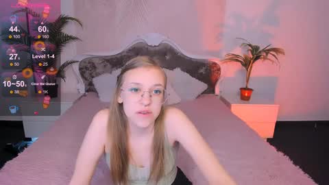 layriantavee online show from December 27, 2024, 6:57 am