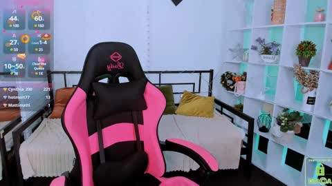 layriantavee online show from January 8, 2025, 10:15 am