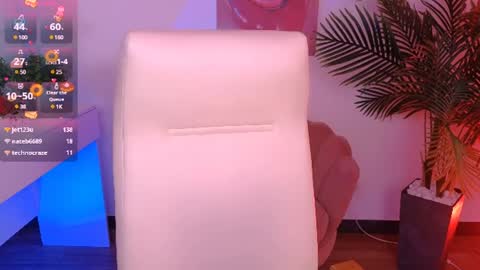 layriantavee online show from February 5, 2025, 1:00 pm