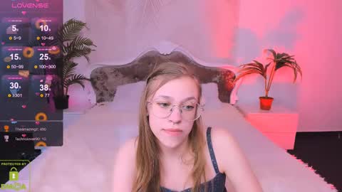 layriantavee online show from February 12, 2025, 12:12 pm