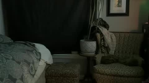 Milfandgentleman online show from October 5, 2025, 5:28 am