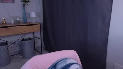 Snapshot of le_chan chatting on October 7, 2025, 2:36 pm felixe online show from October 7, 2025, 2:36 pm