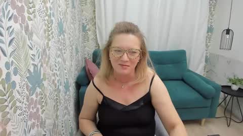 Snapshot of lea_fruit chatting on February 22, 2025, 8:18 am Lea online show from February 22, 2025, 8:18 am