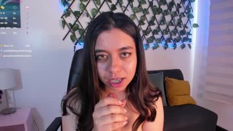 Lea Velle online show from December 21, 2024, 6:12 pm