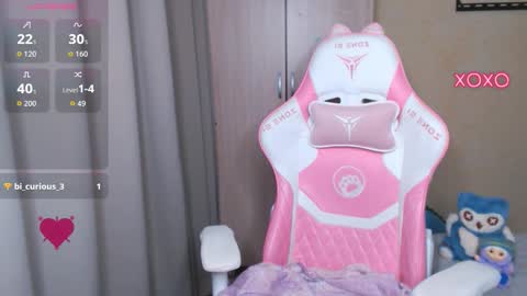 Snapshot of leah__gotty chatting on November 19, 2025, 3:17 am Leah Gotty online show from November 19, 2025, 3:17 am