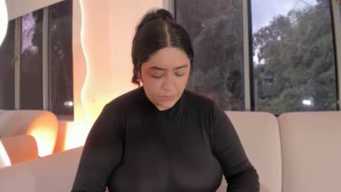 Leah online show from November 9, 2025, 4:05 pm