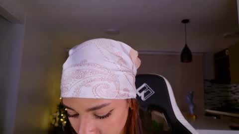 Snapshot of leah_cute3 chatting on December 19, 2025, 4:19 am leah_cute3 online show from December 19, 2025, 4:19 am