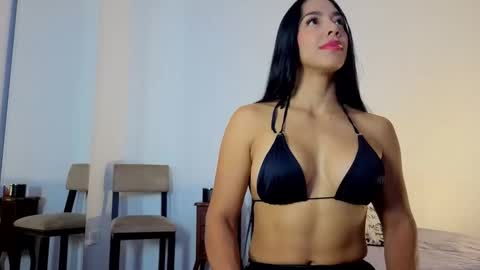 ---Leah-- online show from November 30, 2025, 8:35 pm