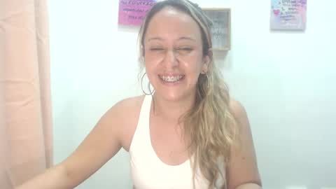 Snapshot of leah_susman chatting on February 25, 2025, 5:08 am leah_susman online show from February 25, 2025, 5:08 am