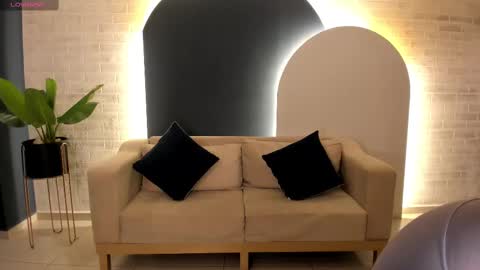 leahnovac online show from October 4, 2025, 11:08 am