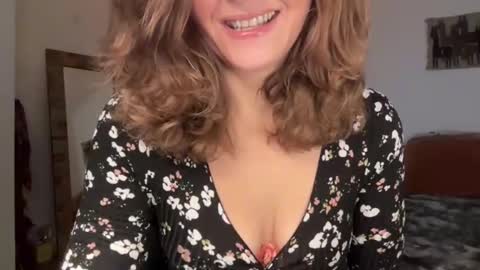 Leah Sparkles online show from November 30, 2025, 1:15 pm