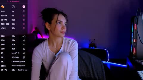 Leana online show from November 21, 2025, 3:54 pm