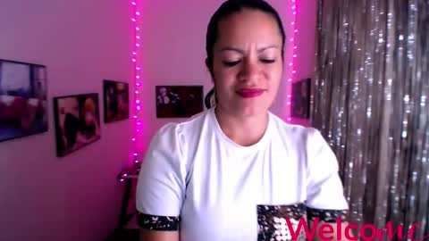 Snapshot of leandra_sex chatting on February 6, 2025, 6:35 pm Leandra online show from February 6, 2025, 6:35 pm