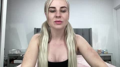 Leanna online show from March 10, 2025, 7:42 am