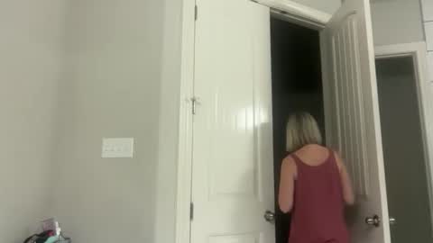 leanneluxecouple online show from November 24, 2025, 12:27 pm