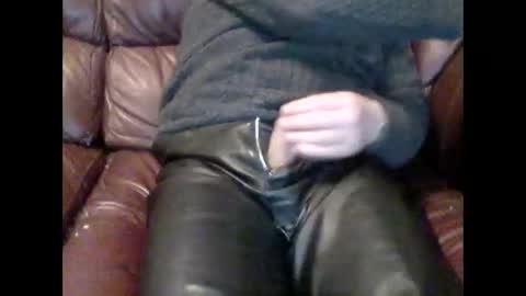 leatherpants68 online show from February 25, 2026, 8:40 pm