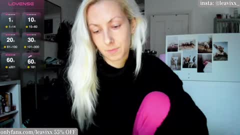 Snapshot of leavixx chatting on December 10, 2024, 3:22 pm LeaVixx online show from December 10, 2024, 3:22 pm