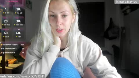 Snapshot of leavixx chatting on March 3, 2025, 9:37 pm LeaVixx online show from March 3, 2025, 9:37 pm