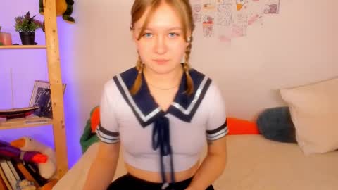 Snapshot of leazy_peasy chatting on December 6, 2024, 6:15 am Ellie online show from December 6, 2024, 6:15 am