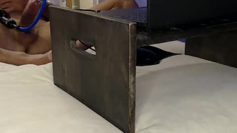 Lee Cox online show from October 24, 2025, 8:33 am