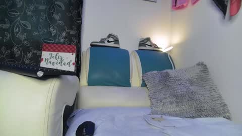 leenar_key online show from February 14, 2025, 6:29 pm