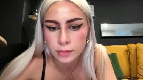 Snapshot of leera_ chatting on October 6, 2025, 6:49 pm Lera online show from October 6, 2025, 6:49 pm
