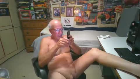 leezamm1132 online show from April 22, 2026, 2:25 am