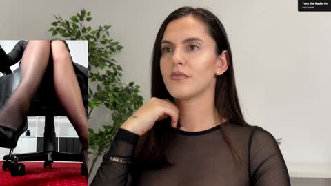 Snapshot of legswattitude chatting on October 28, 2025, 11:36 am Elle online show from October 28, 2025, 11:36 am