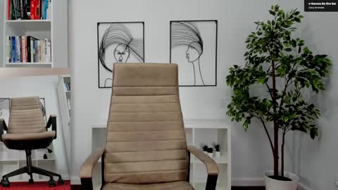 Elle  online show from January 14, 2026, 1:50 pm