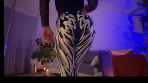 legsylegsinton online show from December 17, 2025, 9:21 pm