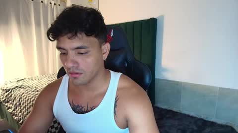 Snapshot of lei_77 chatting on October 20, 2025, 10:43 pm Lei online show from October 20, 2025, 10:43 pm