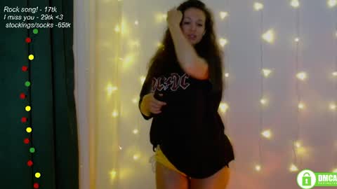 Snapshot of leia_bell chatting on June 26, 2026, 7:18 pm hey Im Leia and I love rock online show from June 26, 2026, 7:18 pm