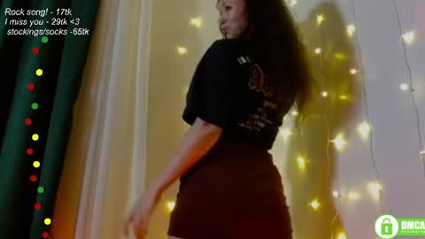 Snapshot of leia_bell chatting on June 28, 2026, 7:42 pm hey Im Leia and I love rock online show from June 28, 2026, 7:42 pm